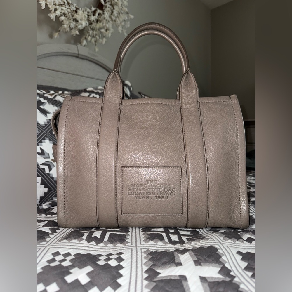 Marc Jacobs Leather Tote Bag - Picture 3 of 8